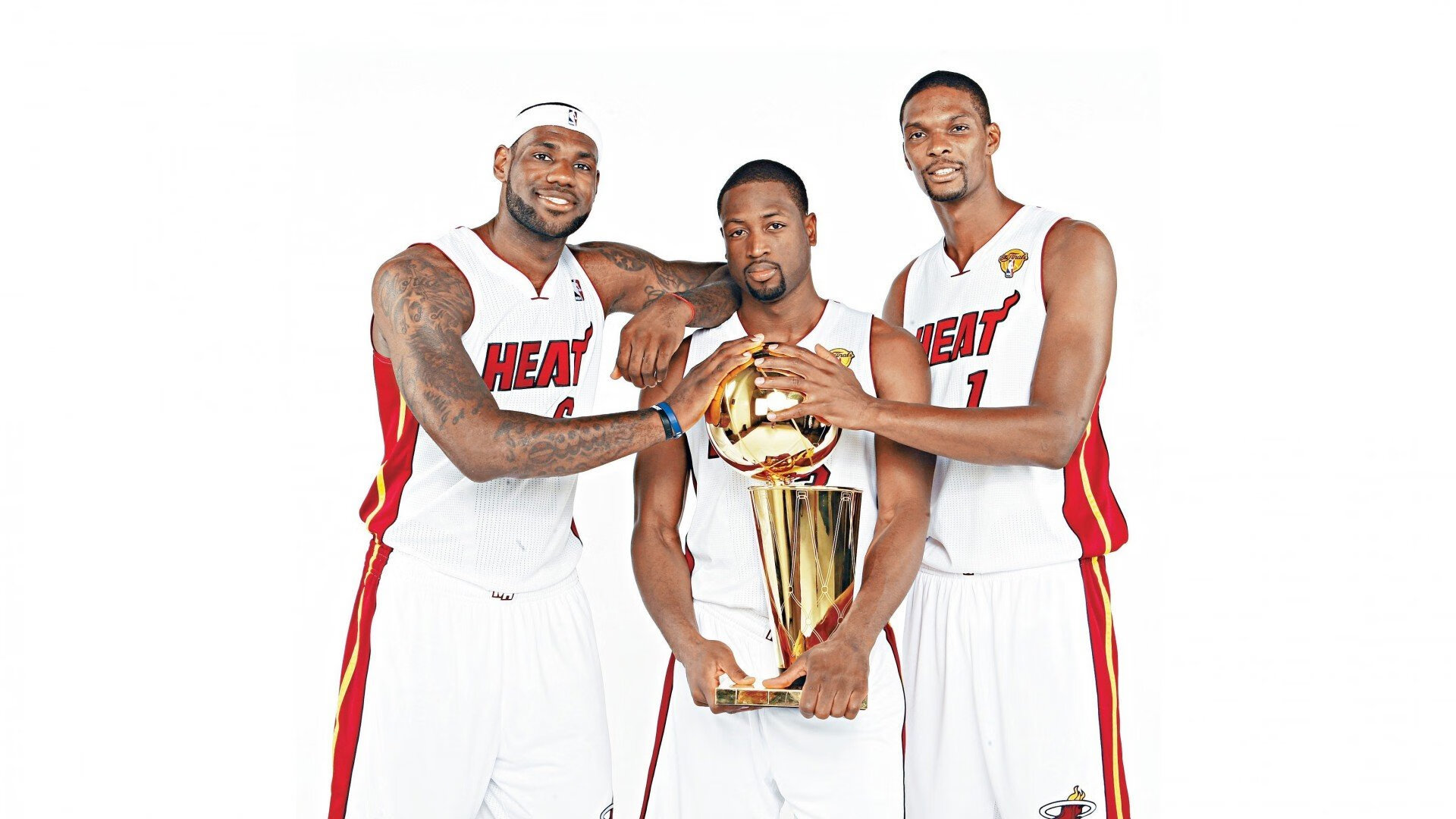 NBA季后赛激战正酣，勇士队逆转取胜，库里独砍40分创纪录